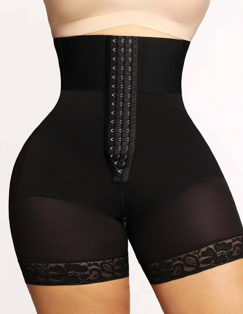 Shorty sculptant taille haute à triple boutonnage