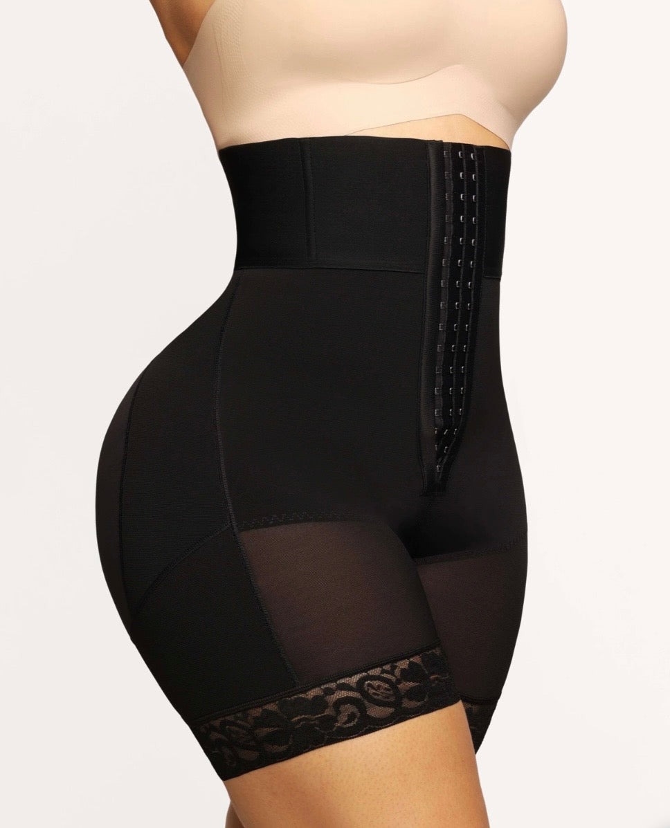 Shorty sculptant taille haute à triple boutonnage